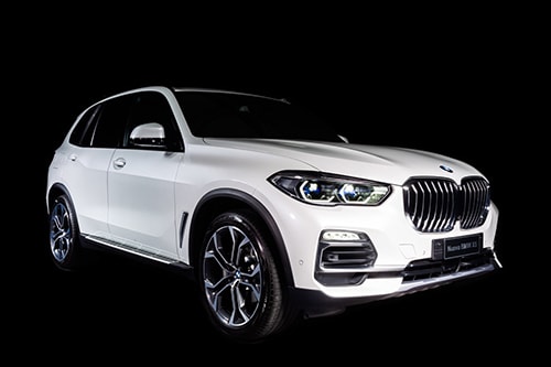Alcantara and BMW Italia collaborate on a limited series BMW X5 Timeless Edition