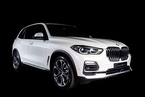 Alcantara e BMW Italia insieme per la serie limitate BMW X5 Timeless Edition