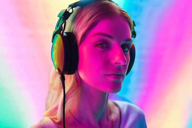 RØDE has chosen Alcantara for their next-generation NTH-100 professional over-ear headphones