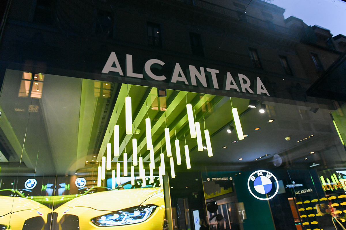 alcantara_bmw_m4_milano_touch_the_skyline_02