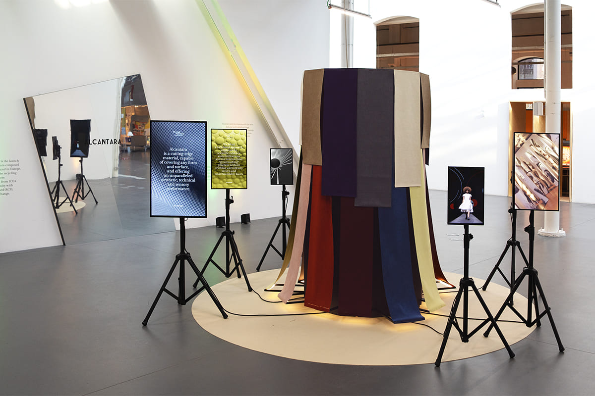 „Through Alcantara. The Beauty of Innovation“: Installation von Alcantara im ADI Design Museum