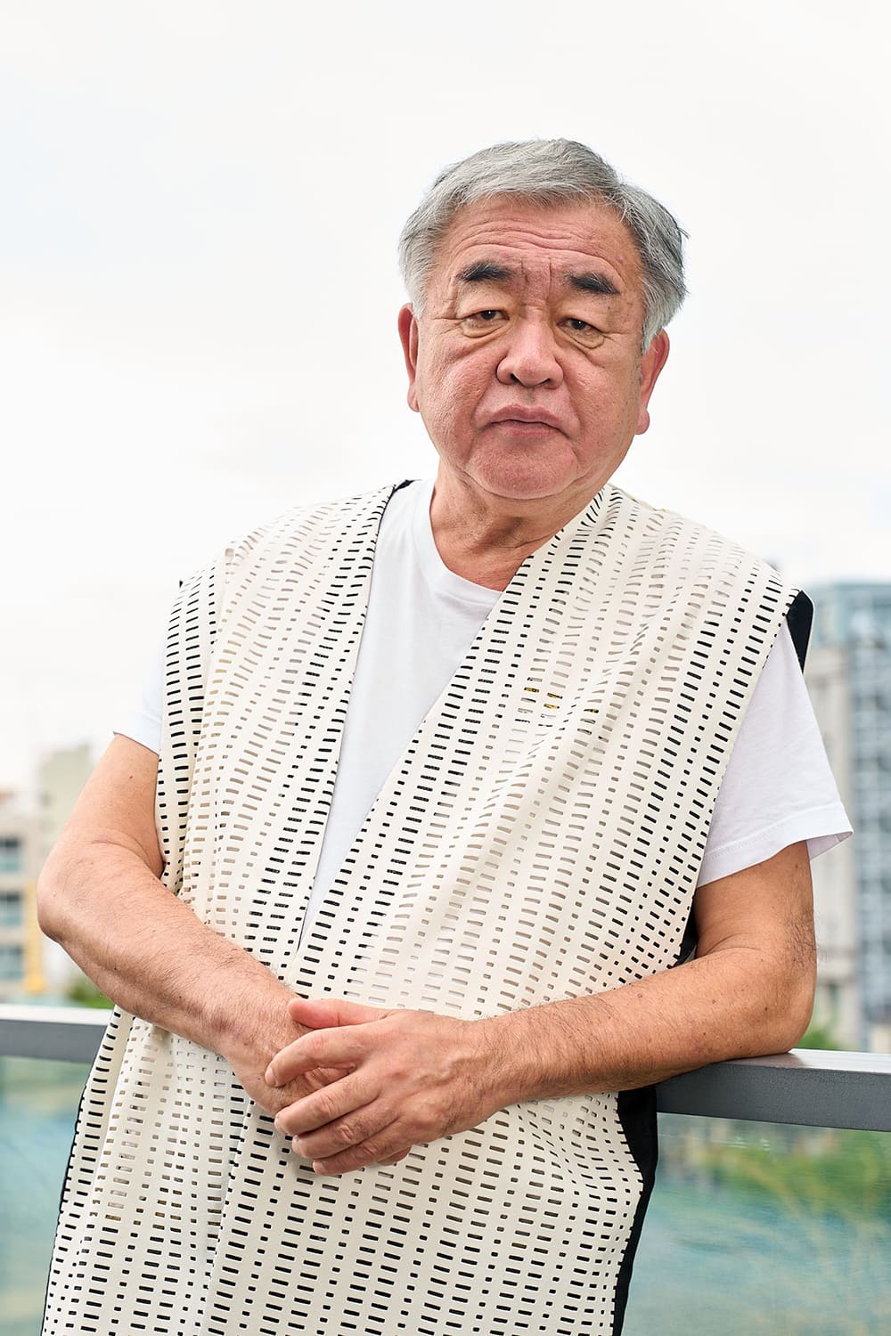 kengo_kuma_alcantara_gilet
