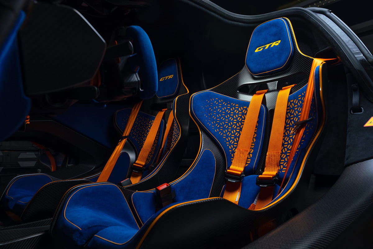 mclaren_senna_interni_alcantara
