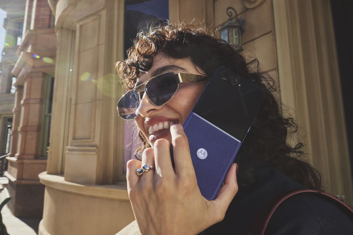 Alcantara_Motorola_razr_70_ultra_gallery_01